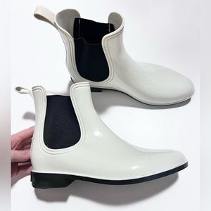 SEVEN7 White Rubber Ankle Chelsea Boots Size 9